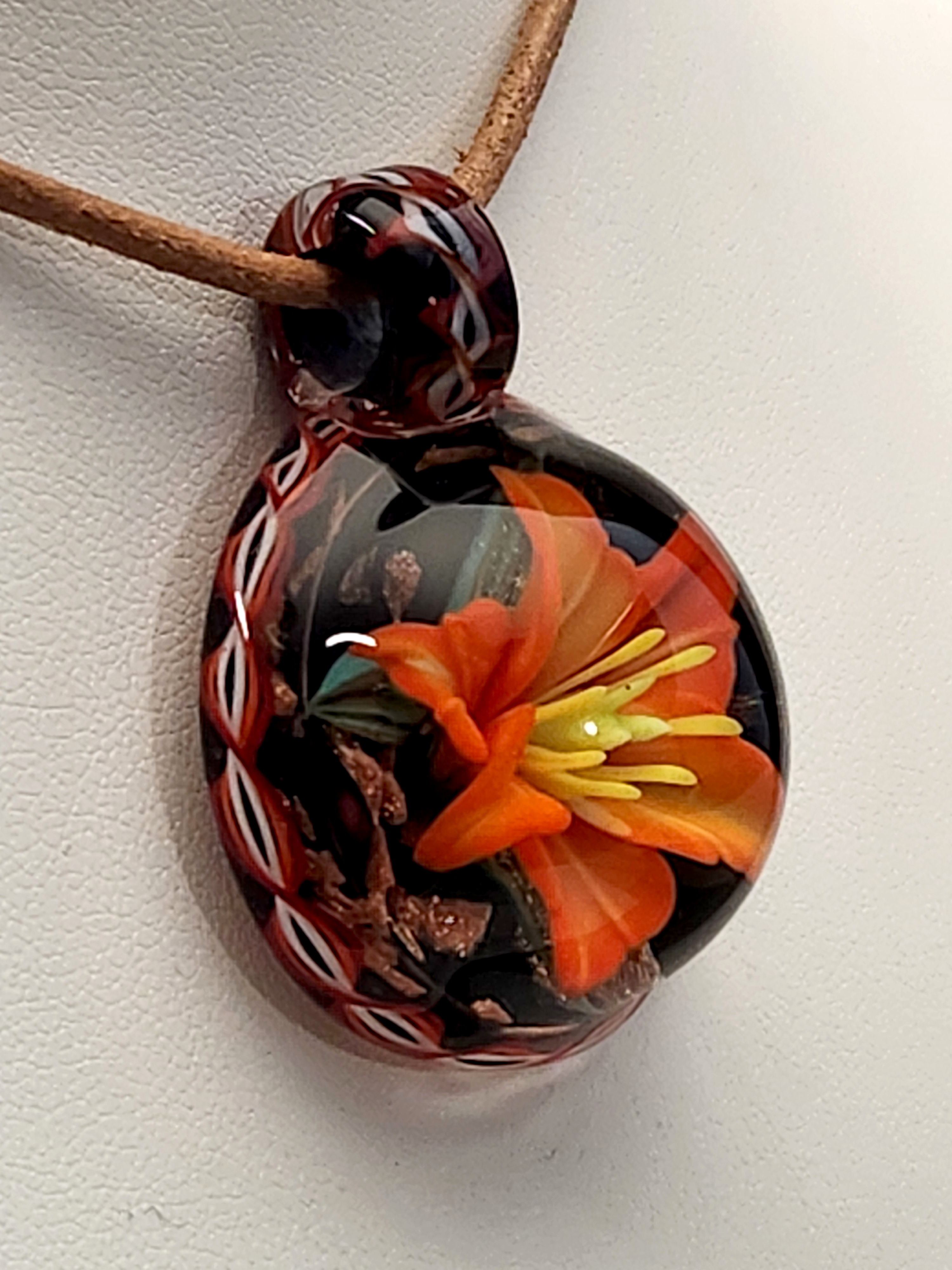 Amaryllis lily pendant - Image 2