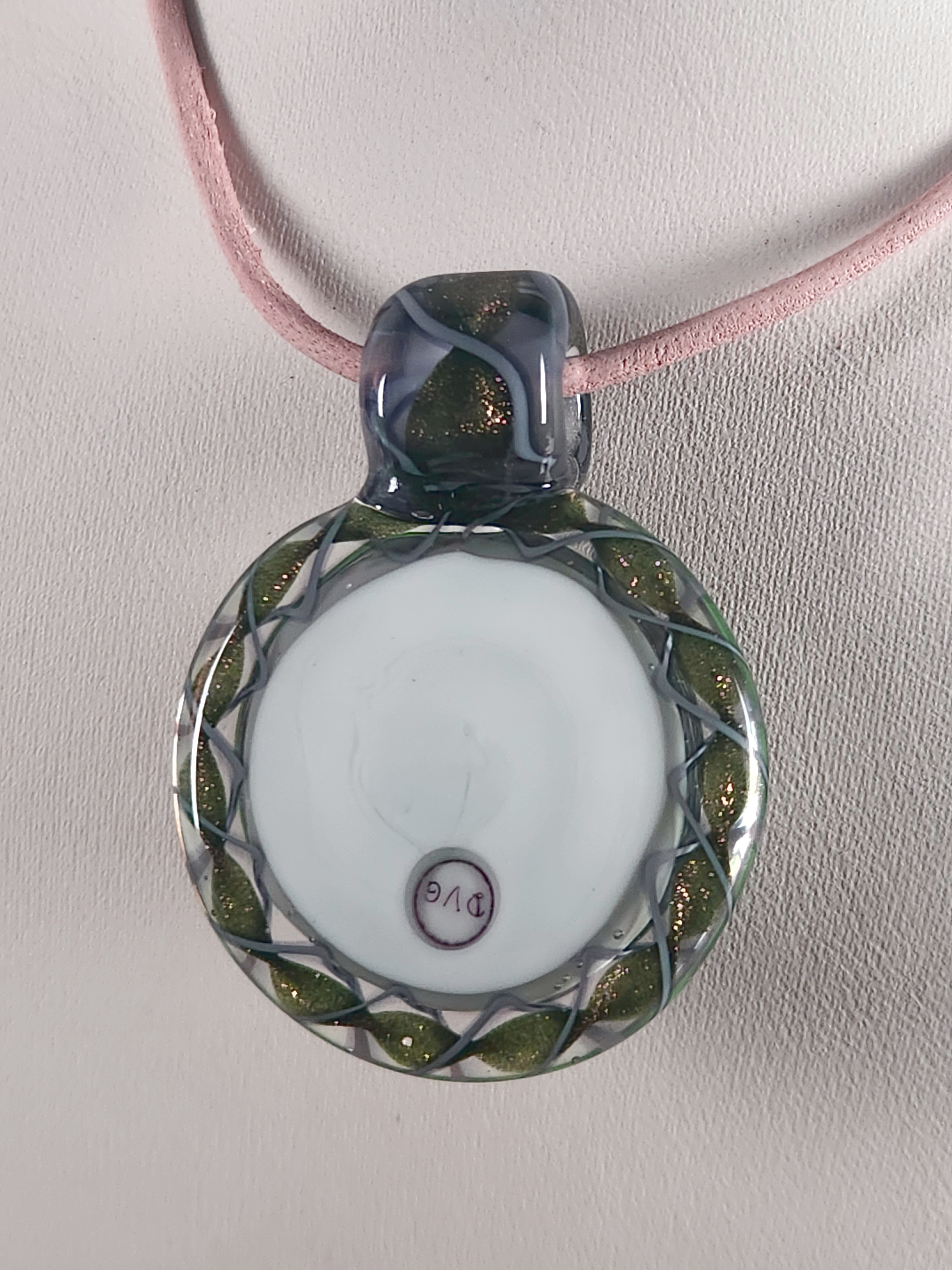 Brilliant green rose pendant - Image 2
